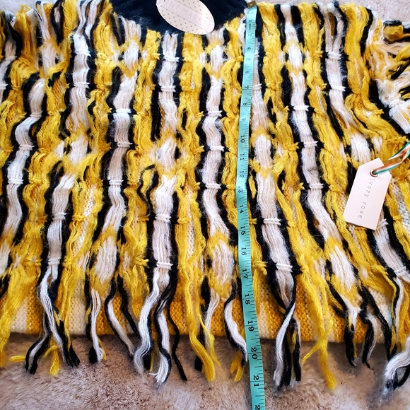 Ivory Rose Cropped Pullover Dopamine Sweater Size M - Picture 5 of 14